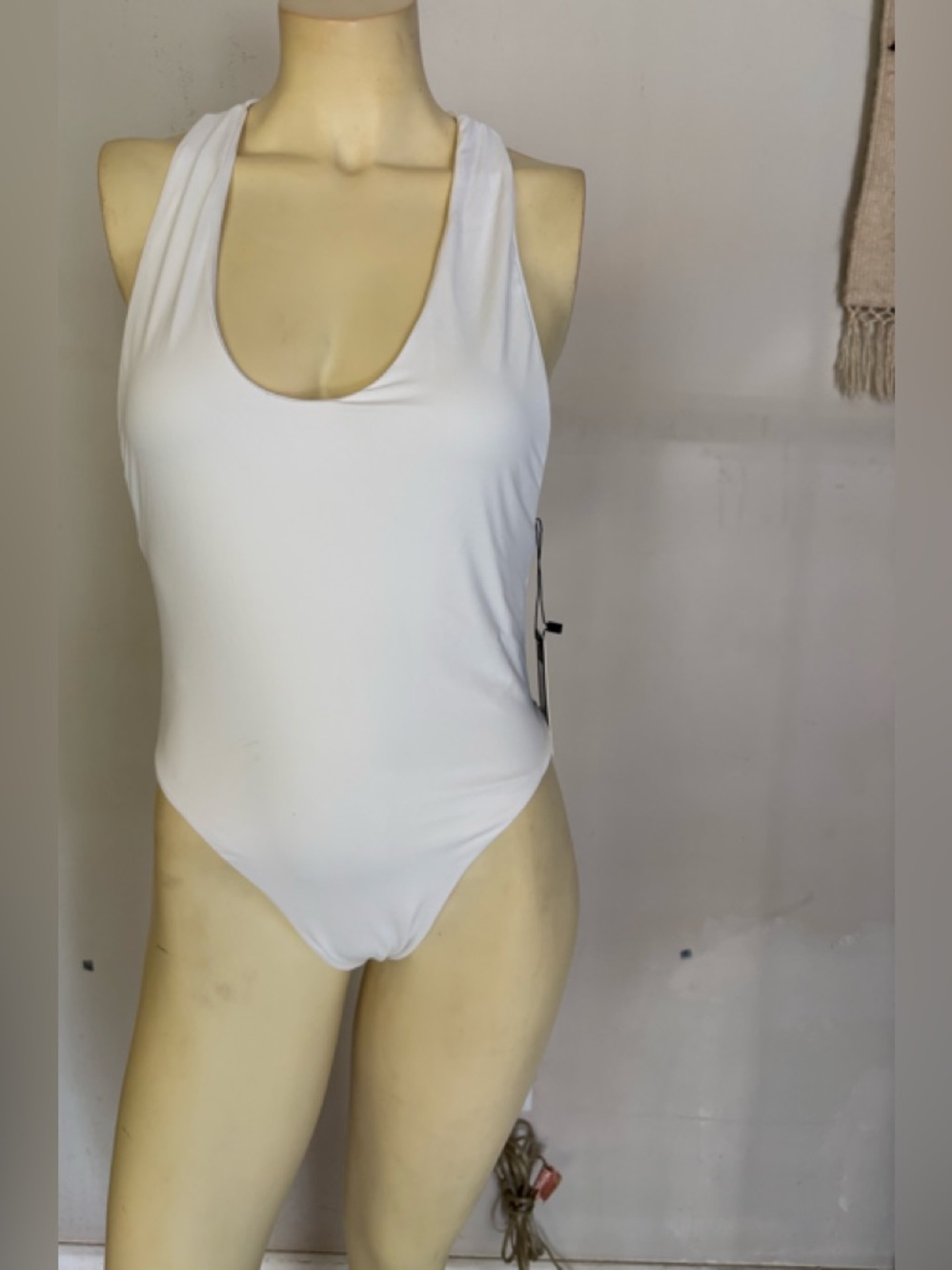 SXA Siena White Scoop-Neck One-Piece Swimsuit Size Large